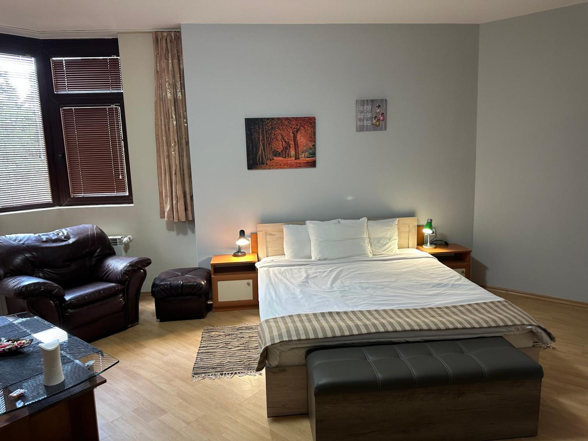 In Flora Apartment