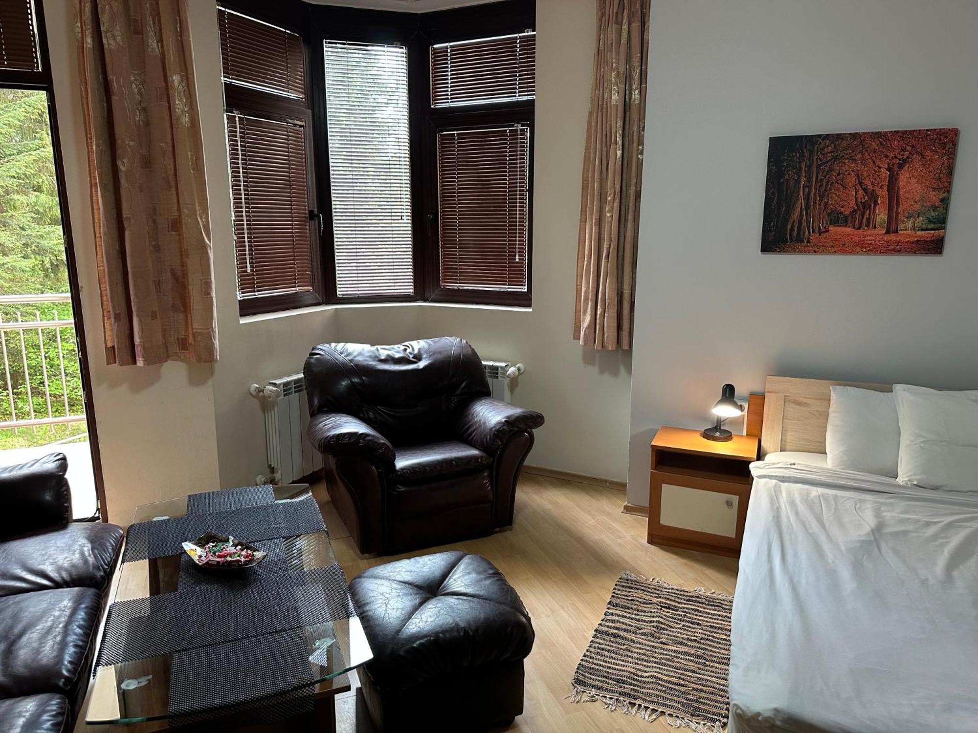 In Flora Apartment *