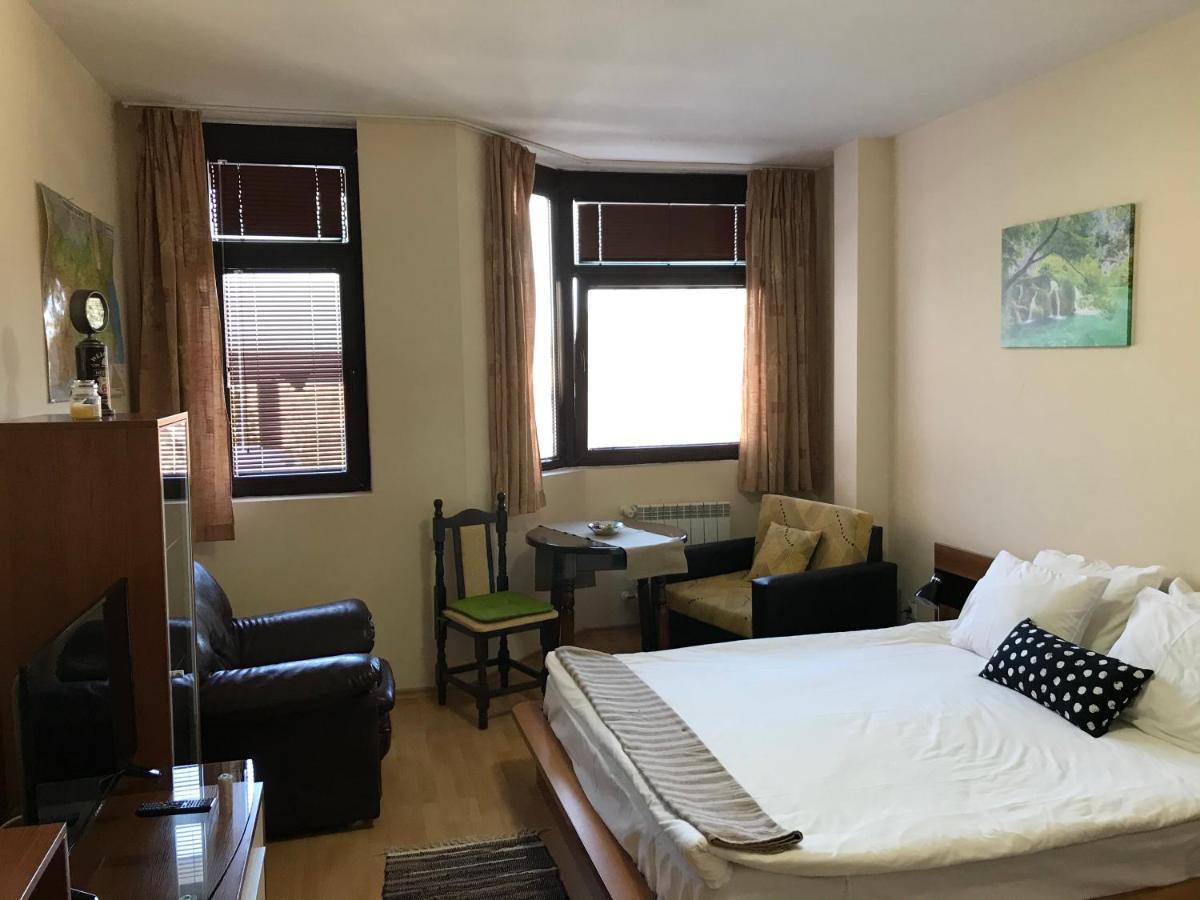 In Flora Apartment